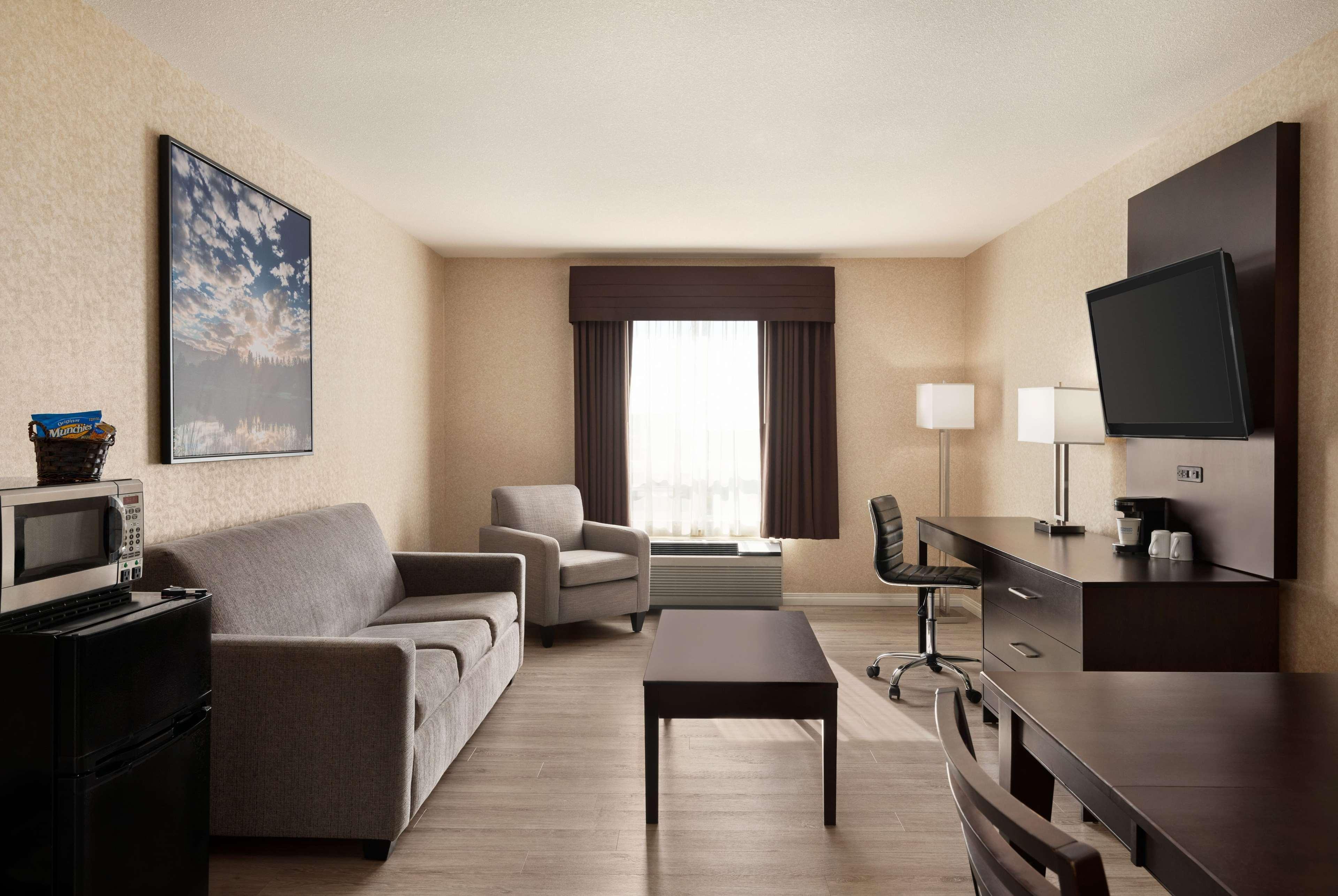 Days Inn By Wyndham Саскатун Экстерьер фото